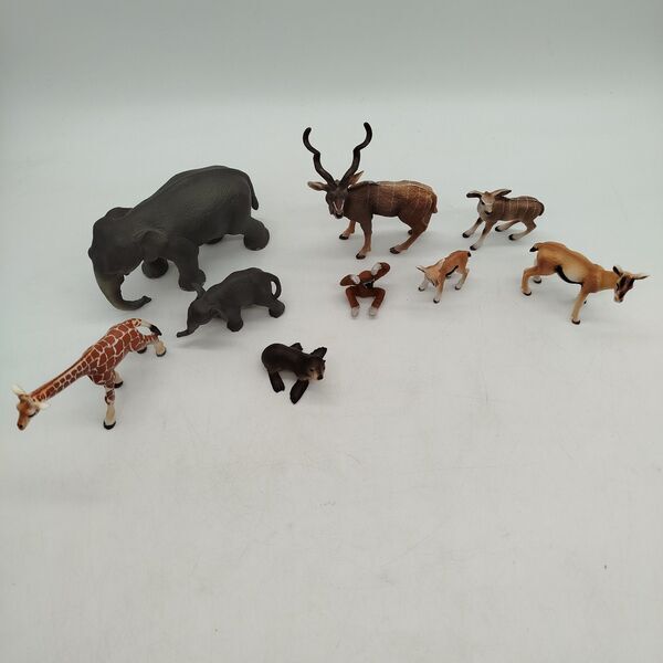 Schleich Bundle Safari & jungle set of 9 wild animal figures | multicolored, image 1 of 2