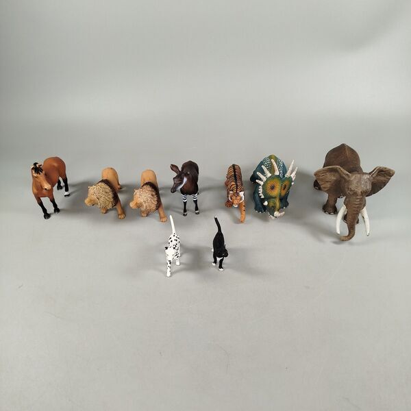 Schleich Animal & Dinosaur Bundle Set of 9 Figures | multicoloured, image 1 of 3