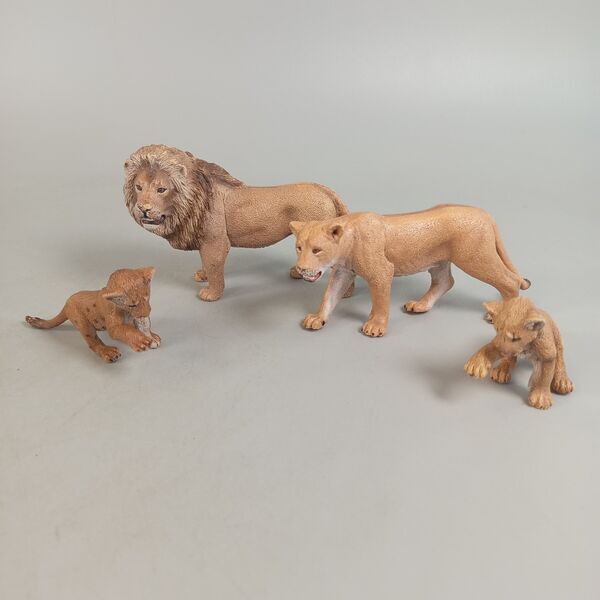 Schleich Bundle Tierfiguren Löwenfamilie Elefant & Bauernhoftiere ab 3 4 5 Jahre | mehrfarbig, image 2 of 3