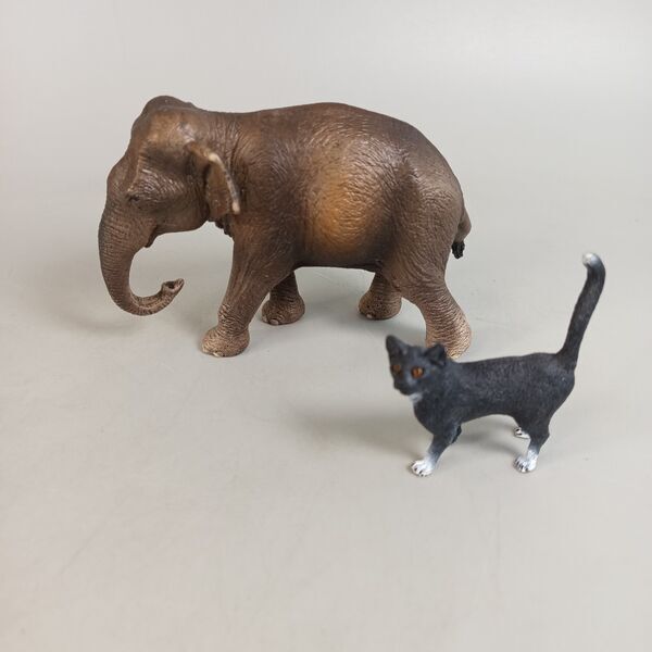 Schleich Bundle Tierfiguren Löwenfamilie Elefant & Bauernhoftiere ab 3 4 5 Jahre | mehrfarbig, image 3 of 3