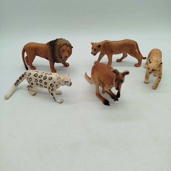 Schleich Bundle Wild- & pets set von 13 Tierfigurene | multicolored, image 1 of 3