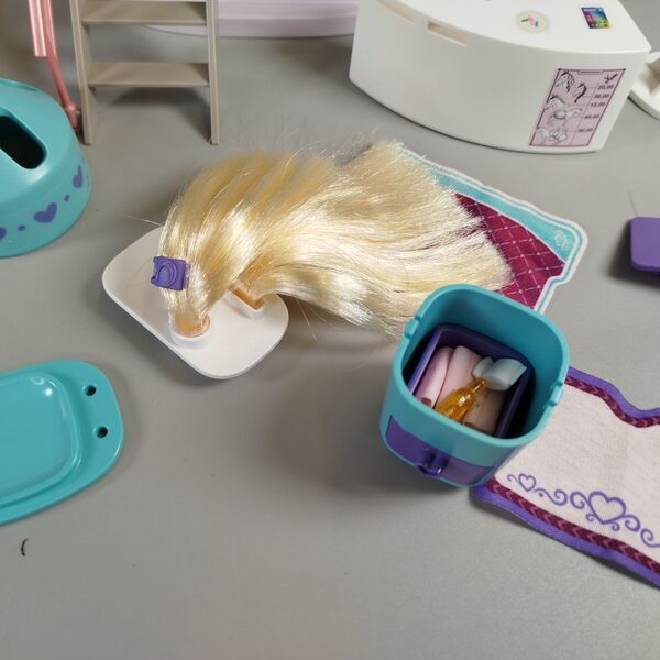 Schleich Pferde-Salon Spielset - mit Spielfiguren and Zubehör | multicolored 5