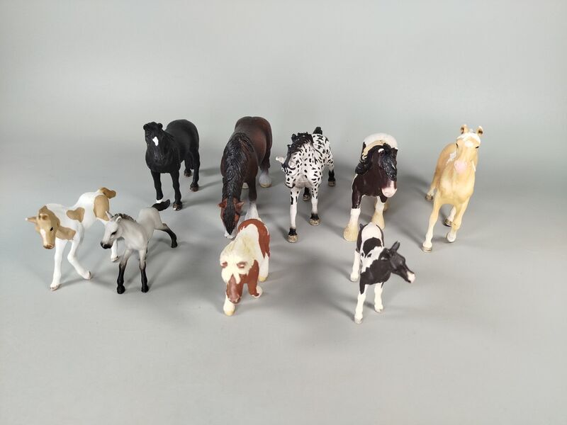 Schleich Pferdefiguren Set von 9 – verschiedene Rassen | mehrfarbig 1