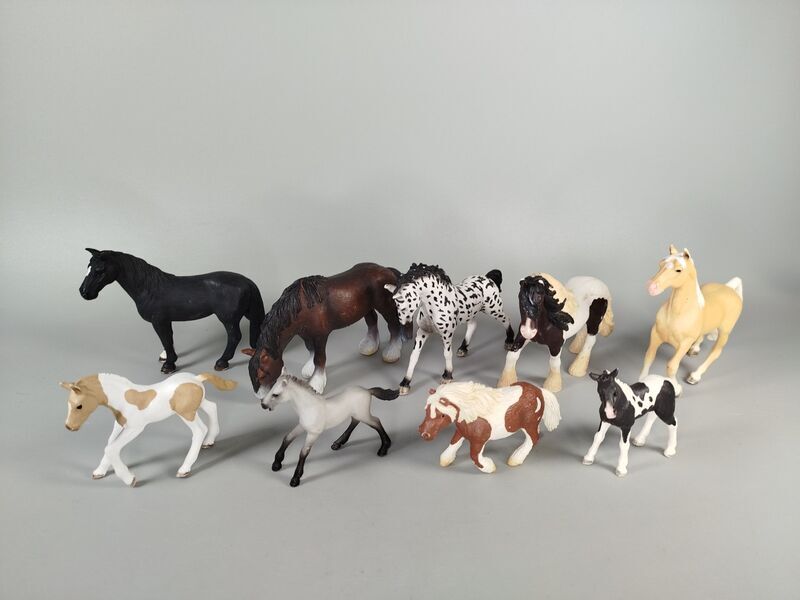 Schleich Pferdefiguren Set von 9 – verschiedene Rassen | mehrfarbig 2