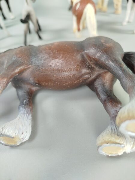 Schleich Pferdefiguren Set von 9 – verschiedene Rassen | mehrfarbig 4
