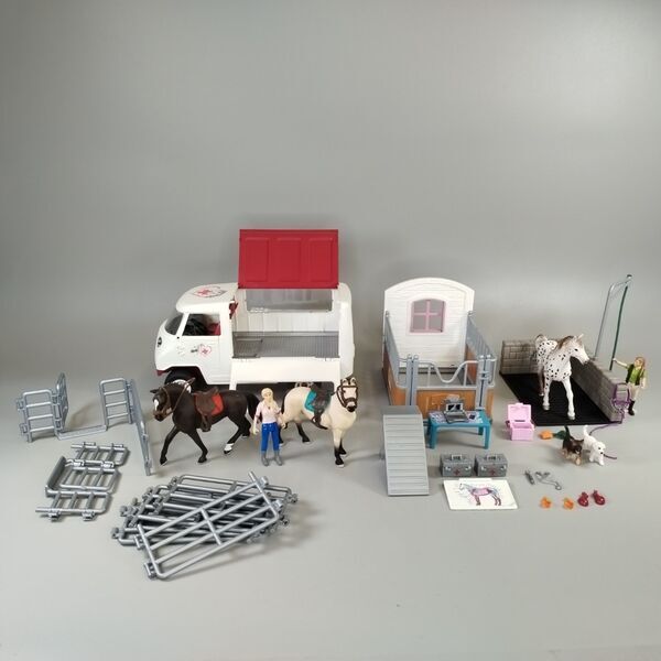 Schleich Pferdepflege Spielset - Tierarztwagen, Stall, Waschplatz | multicolored 1