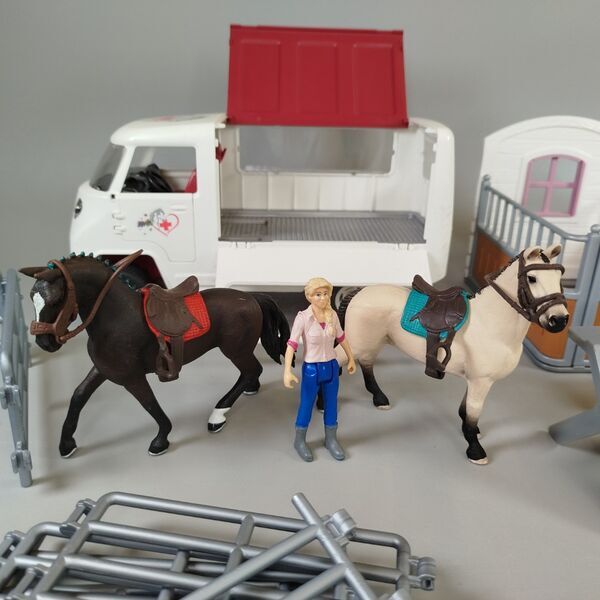 Schleich Pferdepflege Spielset - Tierarztwagen, Stall, Waschplatz | multicolored 4