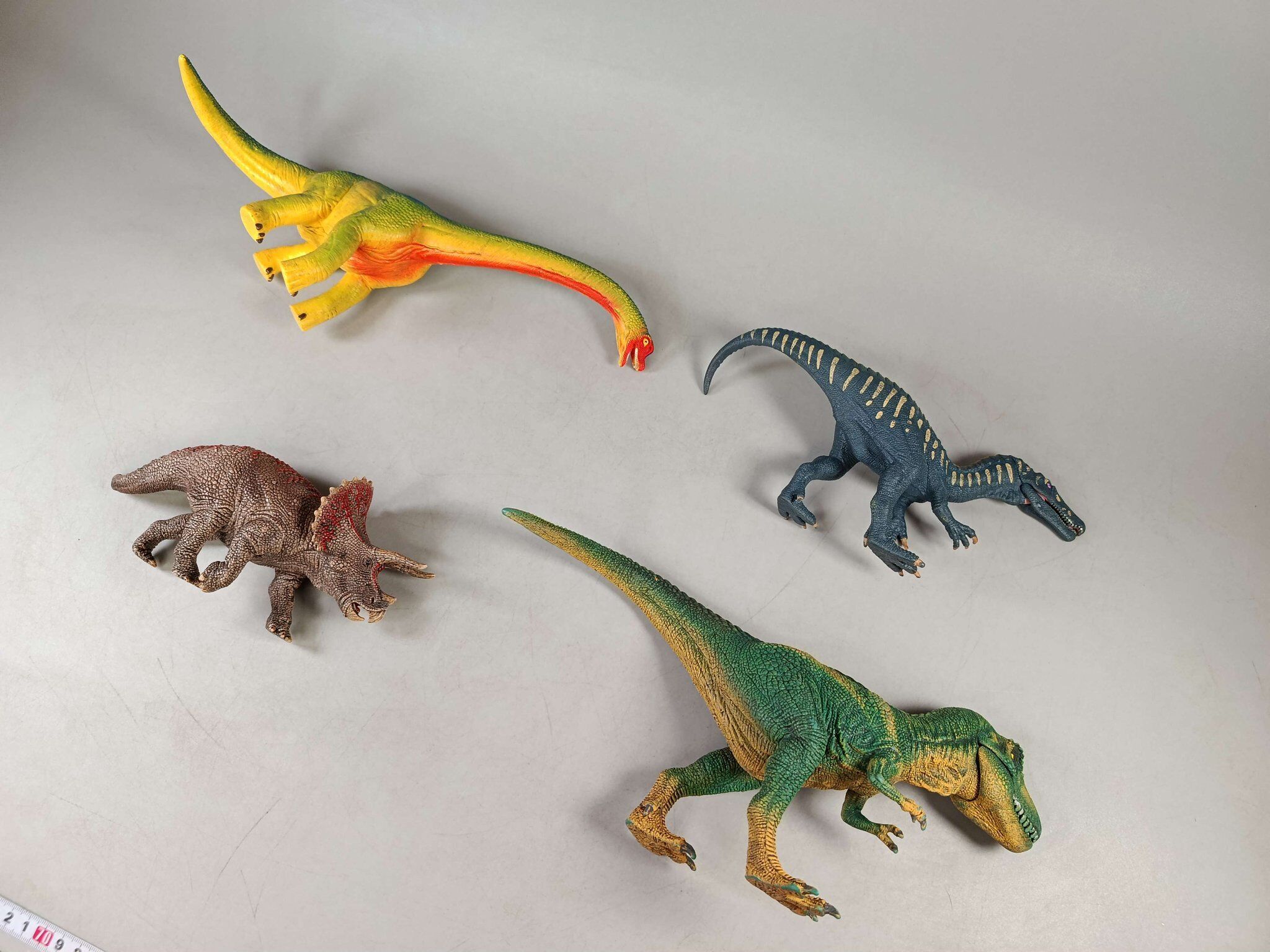 Schleich Tiere Bundle Dinosaurier T. rex Triceratops Sauropode Raptor 4 Teile Figurene