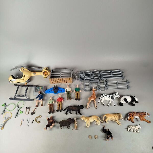 Schleich Tiere Bundle Wildtiere 16 Teile Figuren & Hubschrauber, ab 3 4 5 Jahre | multicolored, image 1 of 5