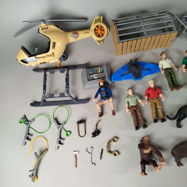 Schleich Tiere Bundle Wildtiere 16 Teile Figuren & Hubschrauber, ab 3 4 5 Jahre | multicolored, image 2 of 5