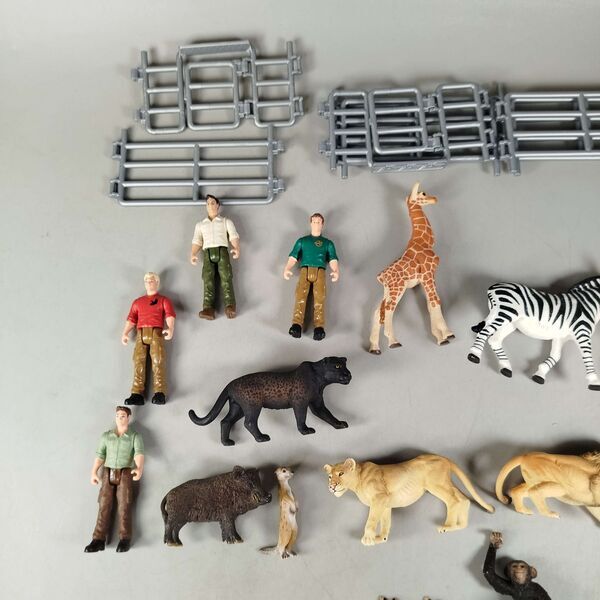 Schleich Tiere Bundle Wildtiere 16 Teile Figuren & Hubschrauber, ab 3 4 5 Jahre | multicolored, image 4 of 5