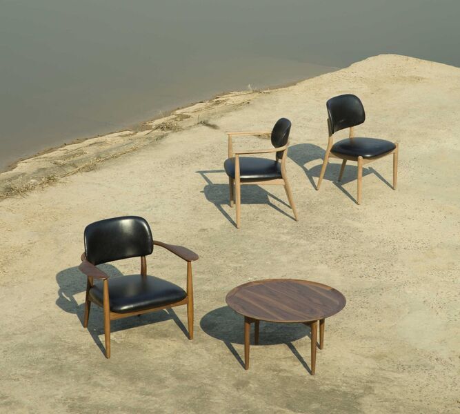 Slow Stuhl leather walnut wood black | black, image 1 of 4