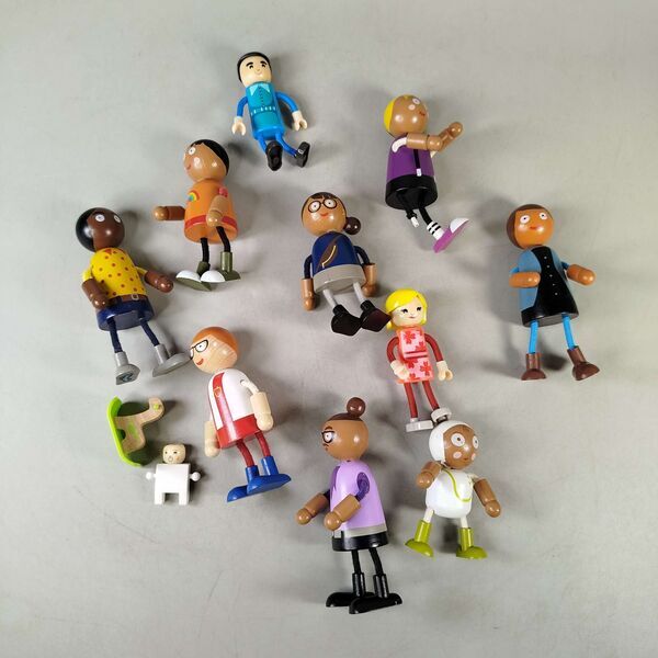 small foot Bundle Holz Set von 11 Figurene | mehrfarbig, image 1 of 5