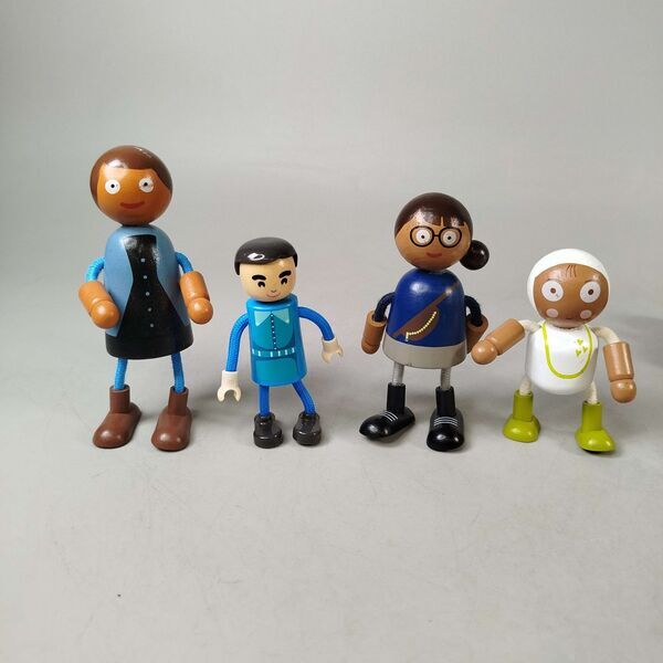 small foot Bundle Holz Set von 11 Figurene | mehrfarbig, image 3 of 5