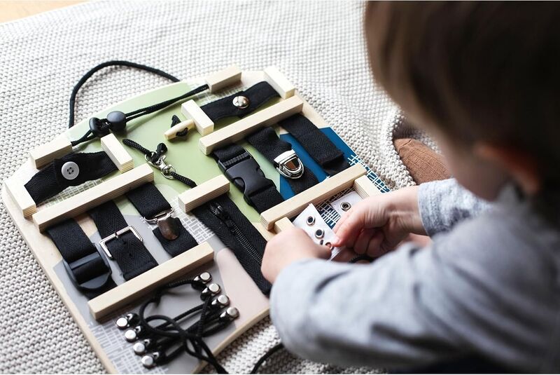 Small Foot Motorikbrett Verschlüsse e Befestigung | multicolorido 2