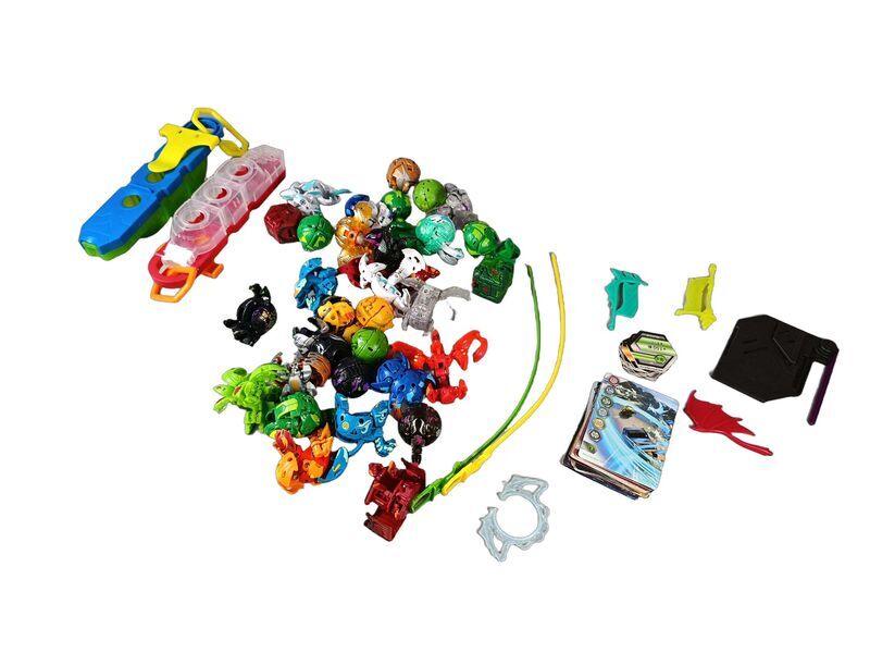 Spin Master Bundle Bakugan large set ball figures, launcher & accessories | multicoloured, image 2 of 4