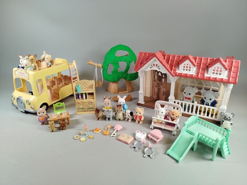 Sylvanian Families Set - Baumhaus, Kindergarten-Bus, Himbeerhaus | multicolored 1