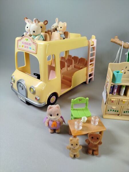 Sylvanian Families Set - Baumhaus, Kindergarten-Bus, Himbeerhaus | multicolored 2