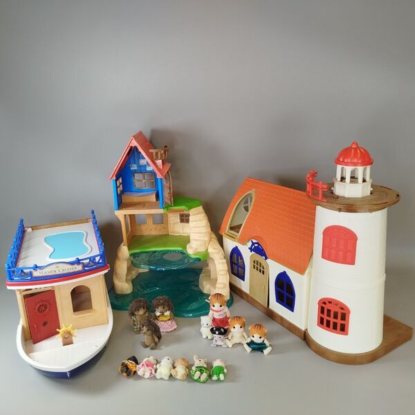 Sylvanian Families Set - Inselhaus 5229, Leuchtturm 5267, Kreuzer 5206 | mehrfarbig 1