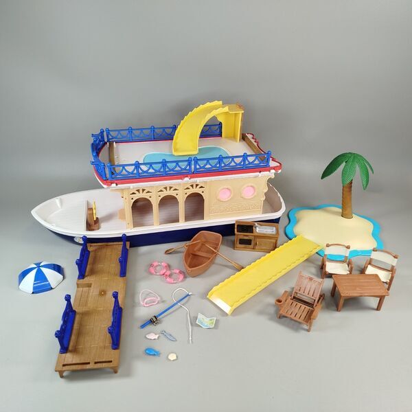 Sylvanian Families Set - Inselhaus 5229, Leuchtturm 5267, Kreuzer 5206 | mehrfarbig 3