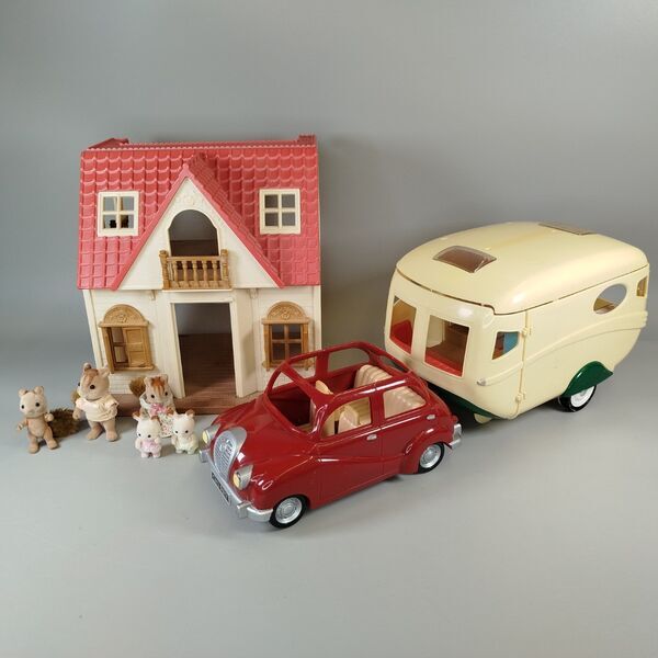 Sylvanian Families Starter-Haus & Wohnmobil Set mit Möbeln und Figuren | mehrfarbig 1