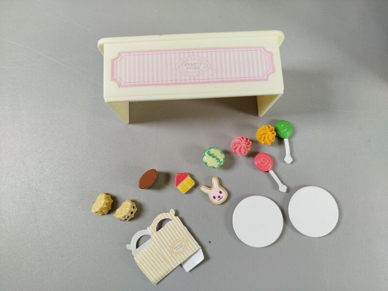 Sylvanian Families Set - Süßwarenladen 5051 and Stadtbahn 6007 | multicolored 2