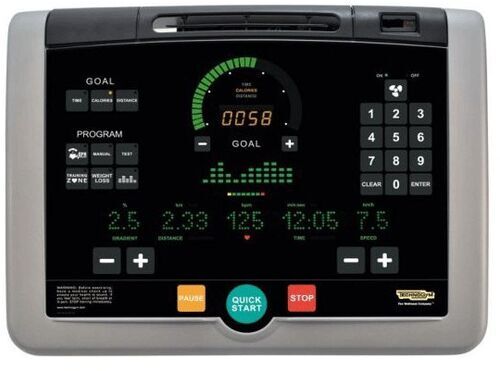 Zbliżenie na konsolę Technogym 700i