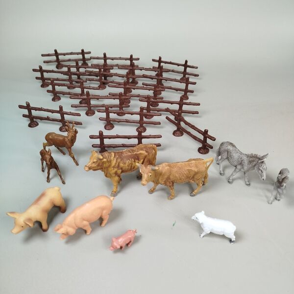 Tierfiguren Set von 10 Bauernhoftieren mit Zaunelementen | mehrfarbig 1