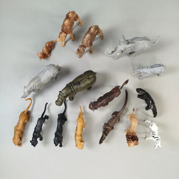 Tierfiguren Set von 16 aus Savanne, Regenwald und Wüste | mehrfarbig 2