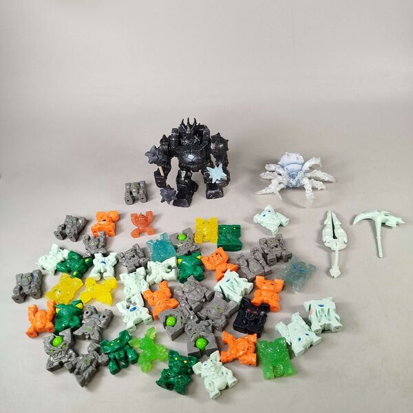 Treasure X Bundle Golem Spinne & Mini Mobs Set von 44 Figurene | mehrfarbig, image 1 of 3