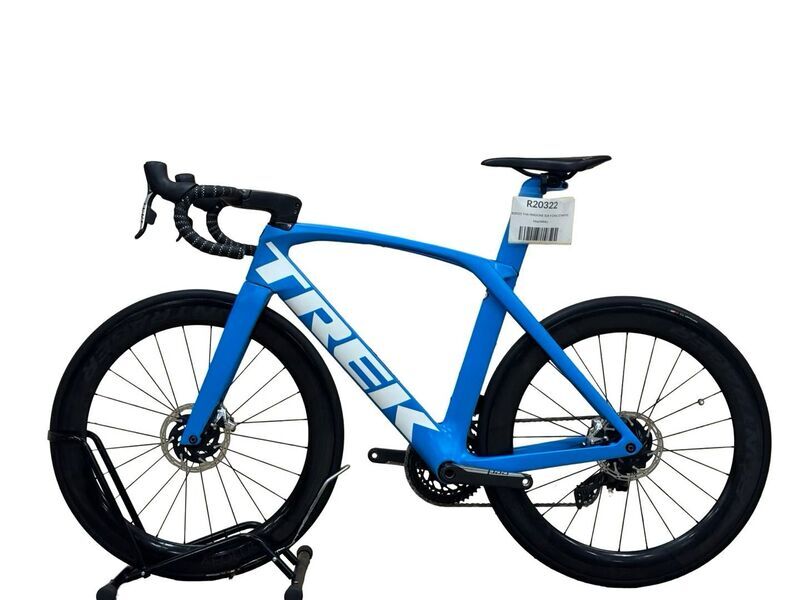 Trek Madone SLR 9 Disc eTap P1 2020 | blue | 28" | 54 cm 1