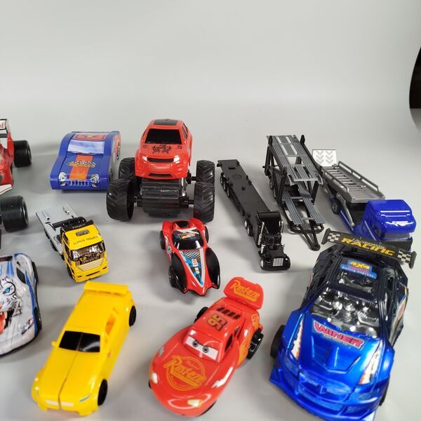 Verschiedene Rennwagen- und Fahrzeug-Set | mehrfarbig 2