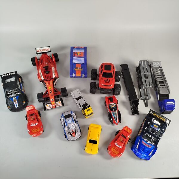 Verschiedene Rennwagen- und Fahrzeug-Set | mehrfarbig 3