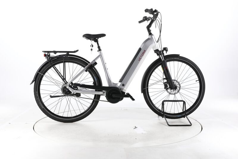 Victoria Tresalo 15 2023 | stříbrná | 28" | 52 cm | 500 - 3000 km, image 1 of 5
