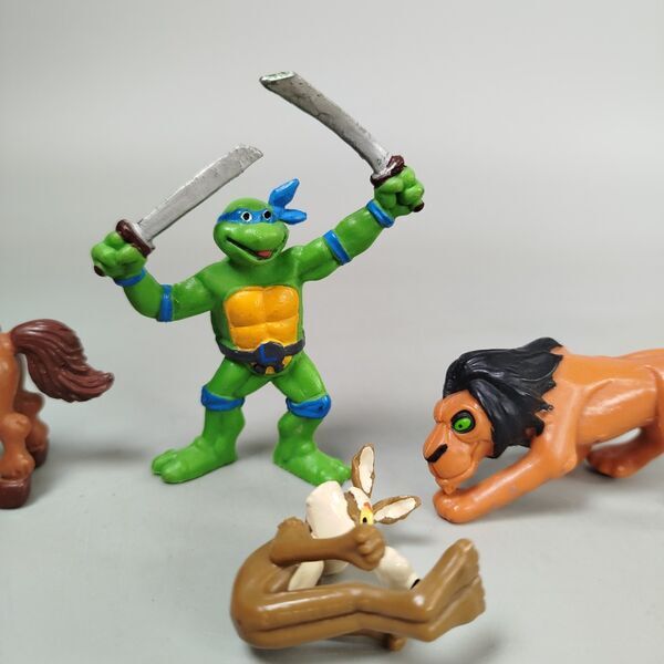 Vintage Figuren-Set von 6 - Cartoon & Action | mehrfarbig 4