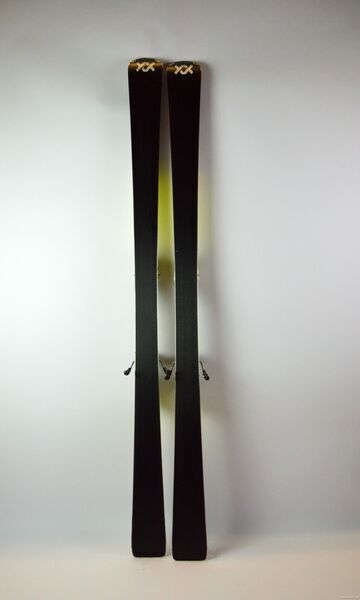 Völkl Racetiger SC (2019) | schwarz/gelb | 150 cm | 14 m | Marker 2