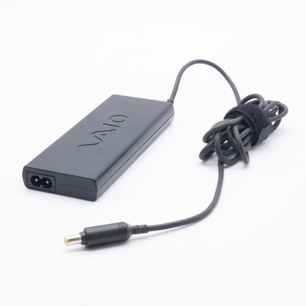 Dell PCG-505 PCGA-AC16V6 -virtalähde | musta | 64 W 1