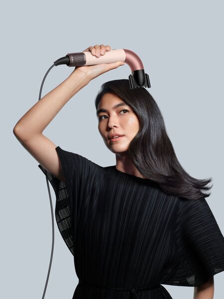 Dyson Supersonic r™ Straight + Wavy Haartrockner | Ceramic Pink/Roségold, image 4 of 4
