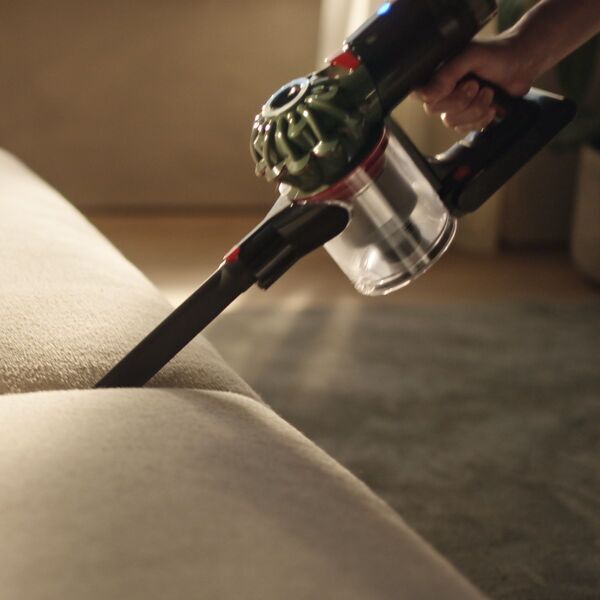 Dyson V8 Cyclone Akku-Handstaubsauger | schwarz, image 3 of 5