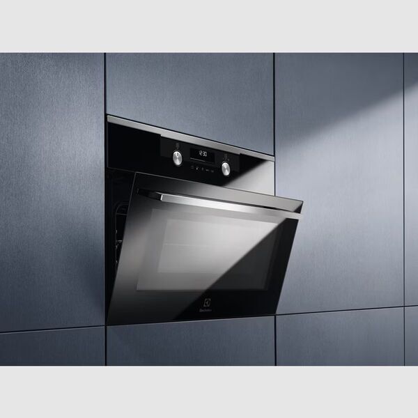 Electrolux KVMDE46X Serie 500 Mikrovågsugn med grill | 24 månaders tillverkargaranti | svart/silver, image 2 of 2