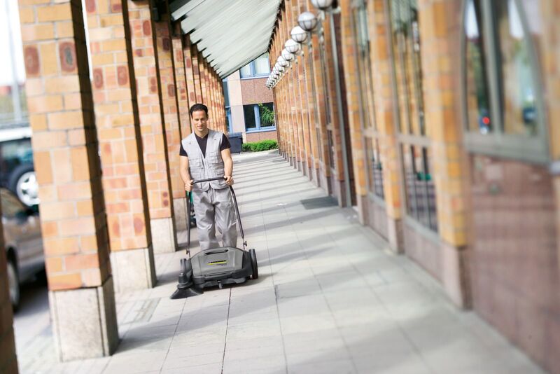 Kärcher KM 70/15 C Zamiatarka | szary 3