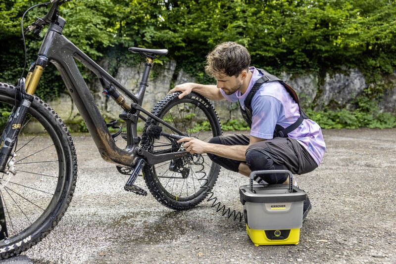 Kärcher Mobile Outdoor Cleaner OC 4 + Bike Kit Högtryckstvätt | grå/gul 3