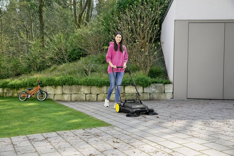 Kärcher S 4 Twin Go!Further Sweeper | black, image 4 of 5