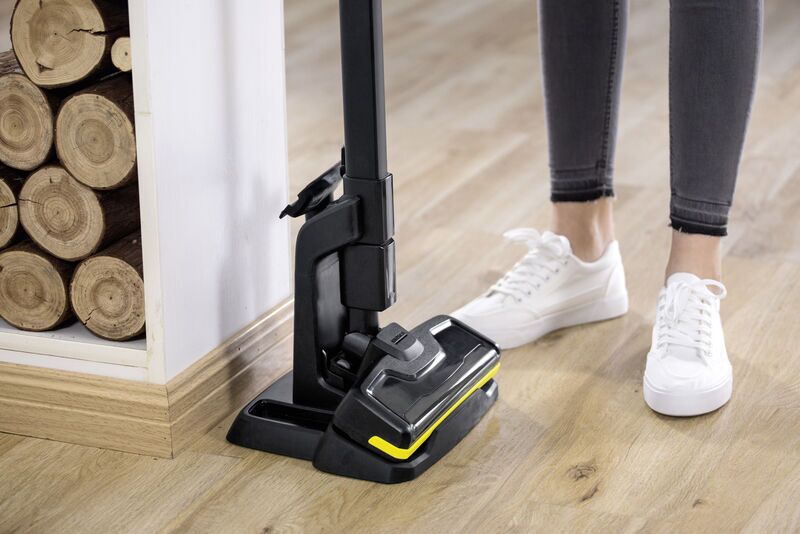Kärcher VC 4s Cordless vacuum cleaner | black/yellow 2