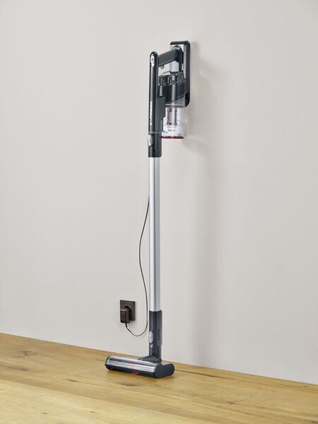 Severin HV 7966 Cordless Handheld Vacuum Cleaner | black/red, image 4 of 5