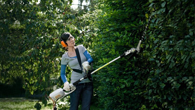 STIHL HLE 71 K 125° Electric hedge trimmer | orange/gray/black 2