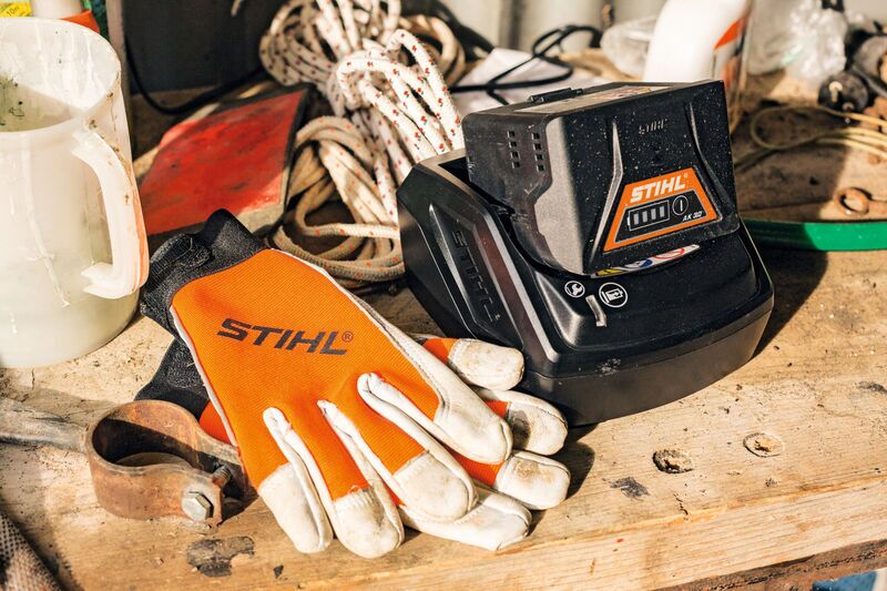 STIHL RMA 339 Akkukäyttöinen ruohonleikkurisarja, jossa on AK 30 -akku ja AL 101 -laturi | oranssi/valkoinen/musta 3