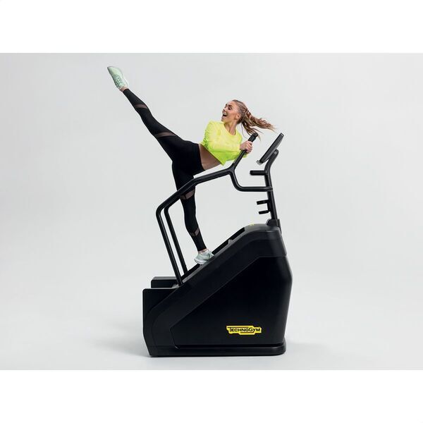 Technogym Excite Live 16 7000 | schwarz 1